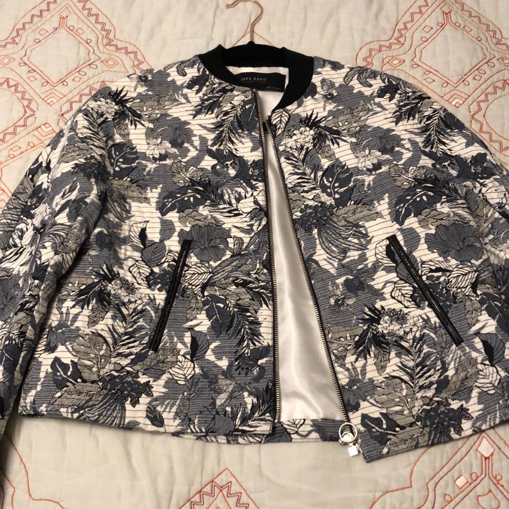 Zara Swing Crop Jacket Size S